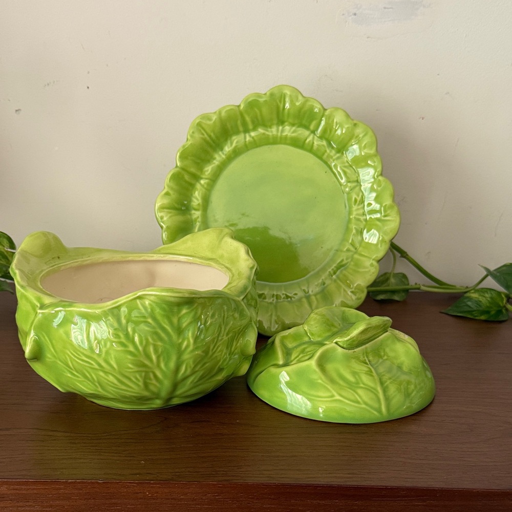 Small Cabbage Design Ceramic Covered Green Serving Dish with Plate